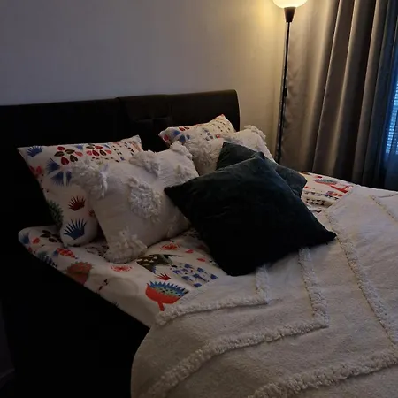 Floor Studio, Center & Riverside רובניימי